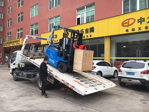 廈門電動(dòng)叉車公司，銷售比亞迪電動(dòng)叉車2.5噸一臺(tái)