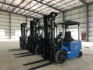 感謝蔡總的大力支持，再次購(gòu)買(mǎi)3+1臺(tái)比亞迪叉車(chē)，祝：生意興隆！