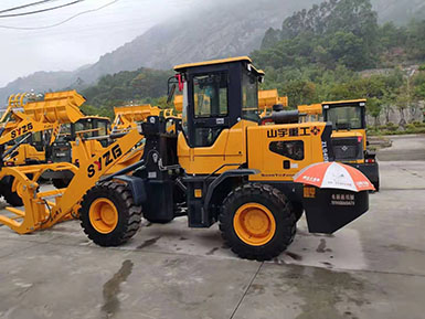 恭喜羅總喜提新車(chē)，山宇裝載機(jī)940走起，山宇重工，助您成功！